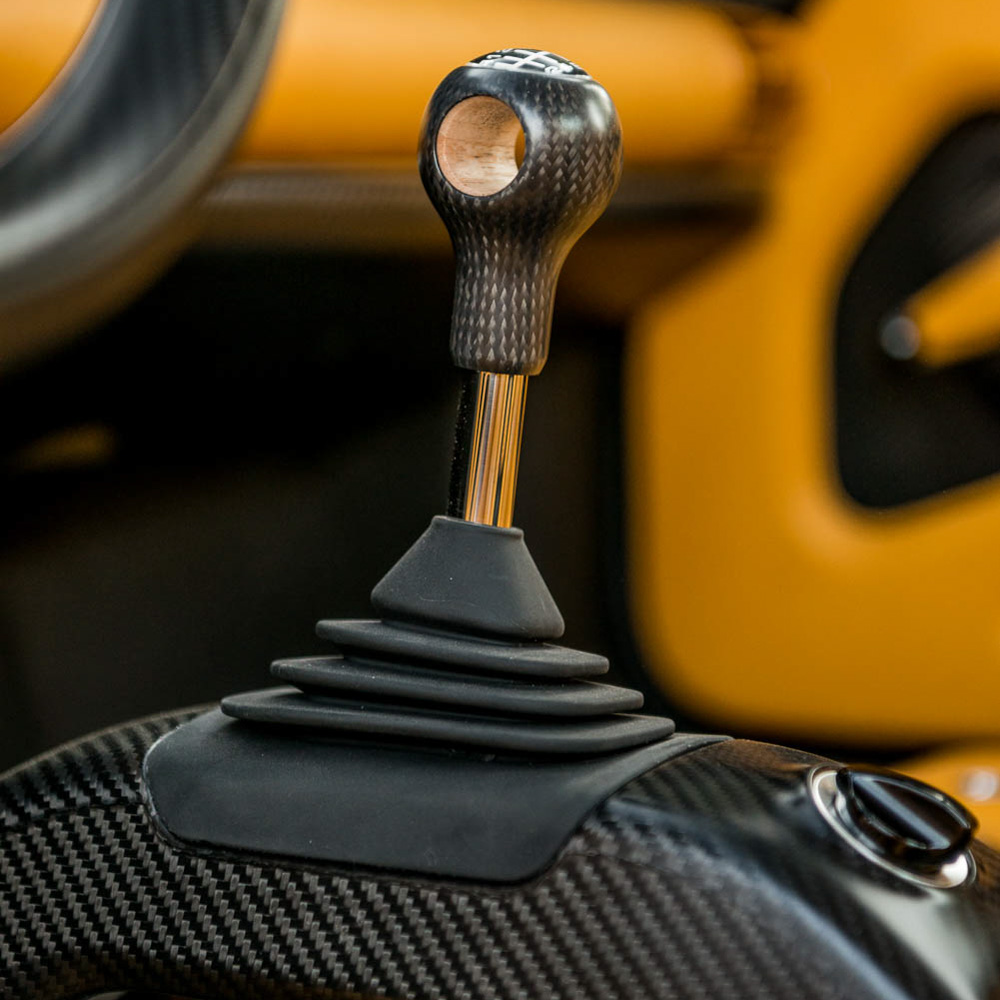 singer-dls-porsche-911-gear-shift-carbon-fiber